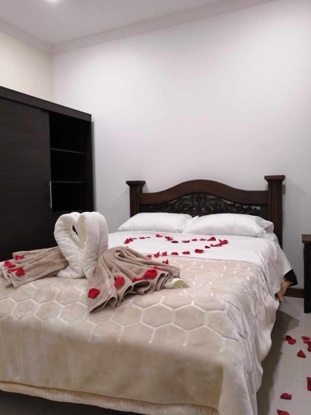 Hotel El Monarca Тунха Экстерьер фото