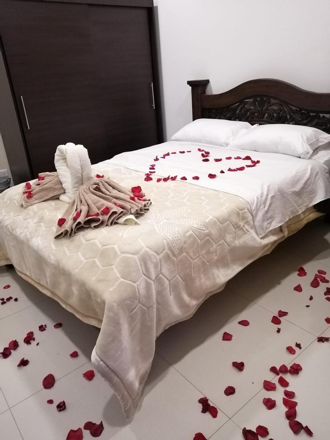 Hotel El Monarca Тунха Экстерьер фото