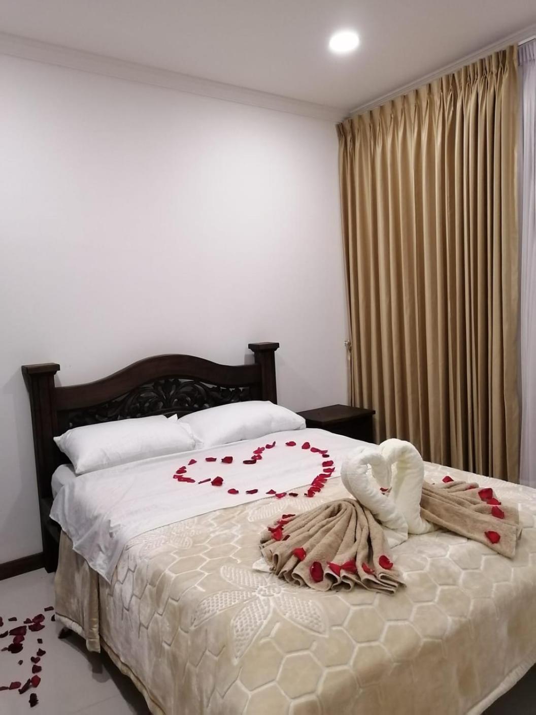 Hotel El Monarca Тунха Экстерьер фото