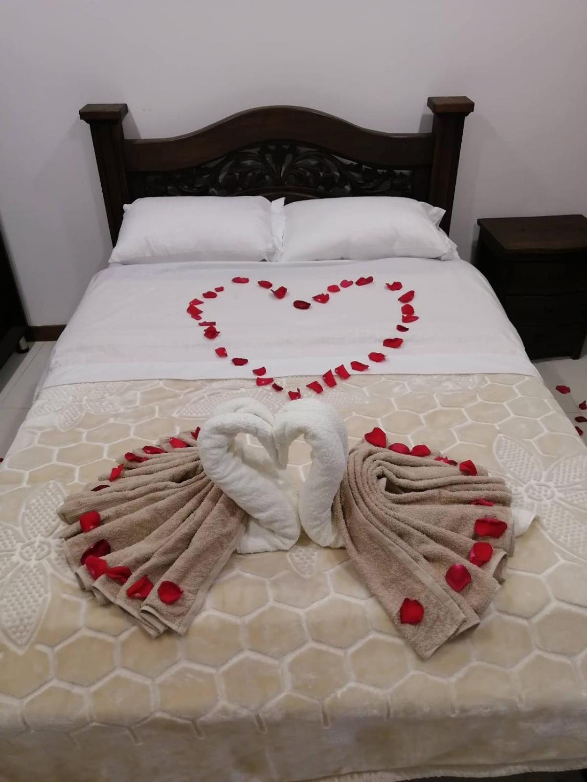 Hotel El Monarca Тунха Экстерьер фото